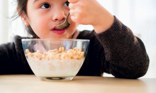 Child eating a bowl of Cheerios